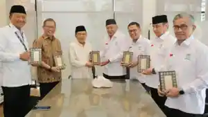 Sinar-Mas-Wakafkan-Alquran-ke-Dewan-Masjid-Indonesia-ok.jpg