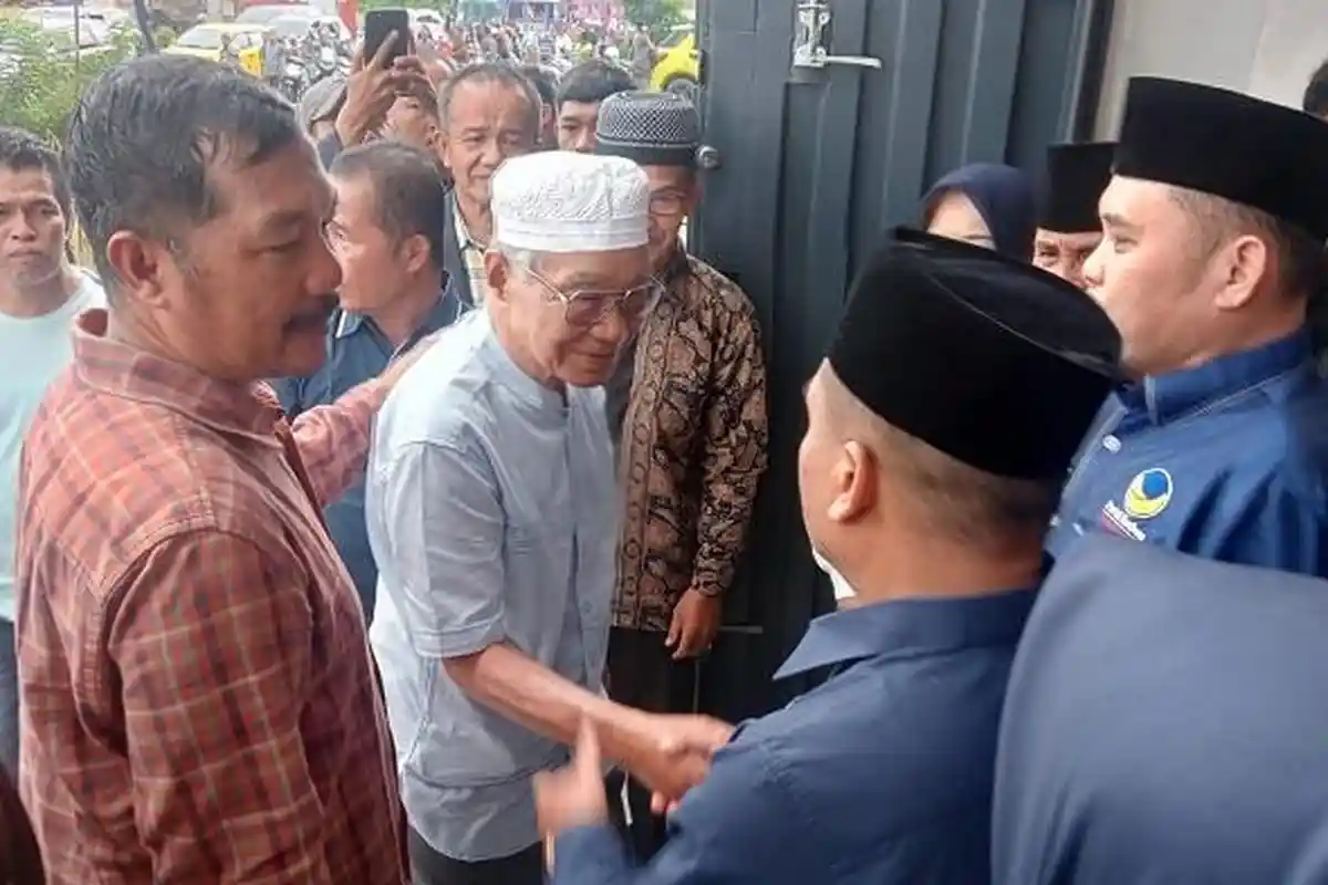 Mantan Bupati Kerinci Jambi Dampingi Monadi Daftar ke 3 Parpol, Siapa Sosoknya?