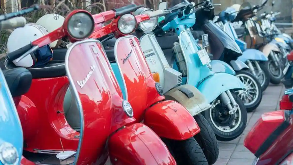 Berhias Motor-Motor Klasik, Komunitas Scooter Gandeng Diton Riders Gelar Scooter Ramadhan Vibes 2025
