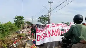 Sejumlah-warga-Desa-Moncongloe-Lappara.jpg