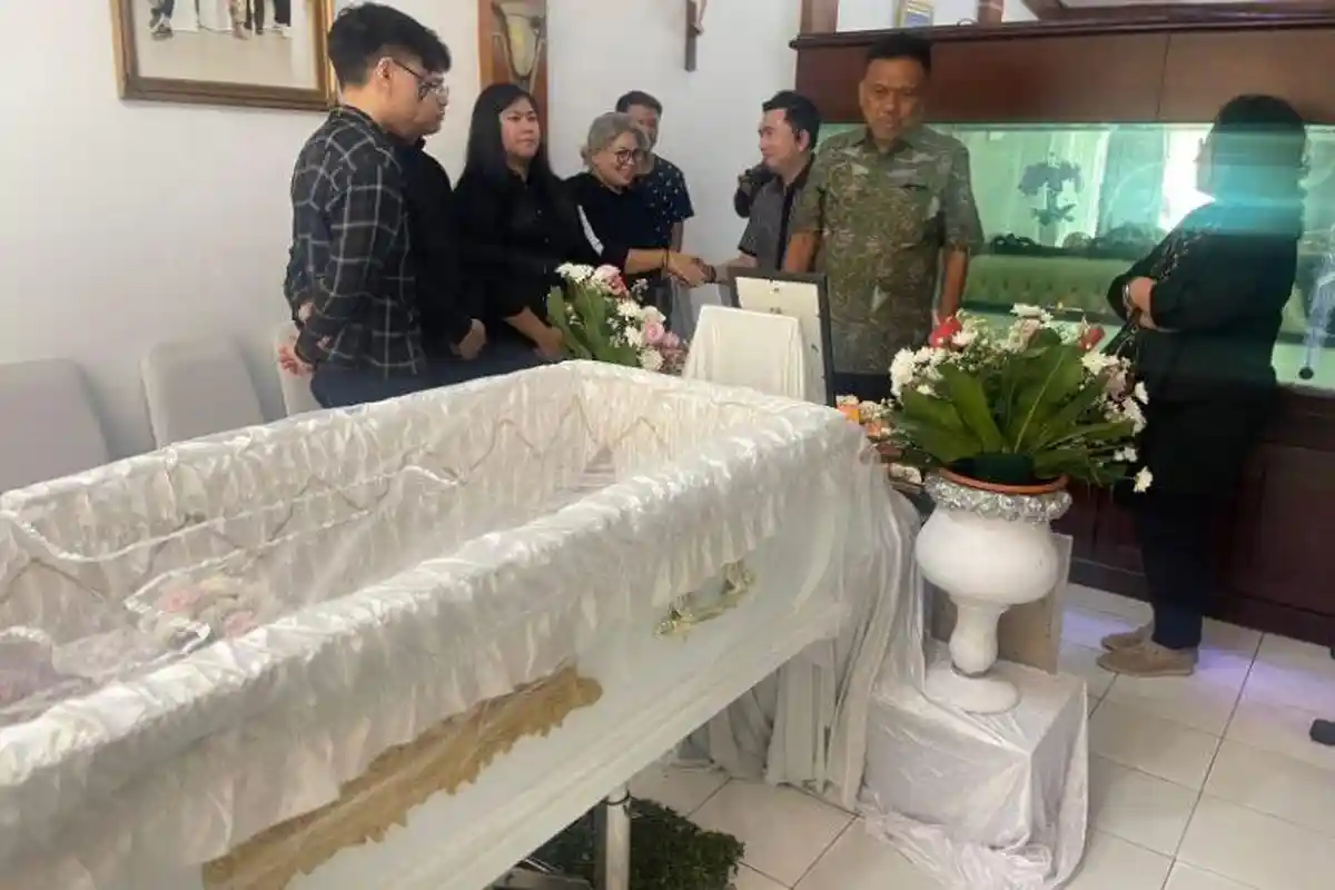 Gubernur Sulut Olly Dondokambey Melayat ke Rumah Duka Istri Mantan Danrem Santiago Meyer Putong