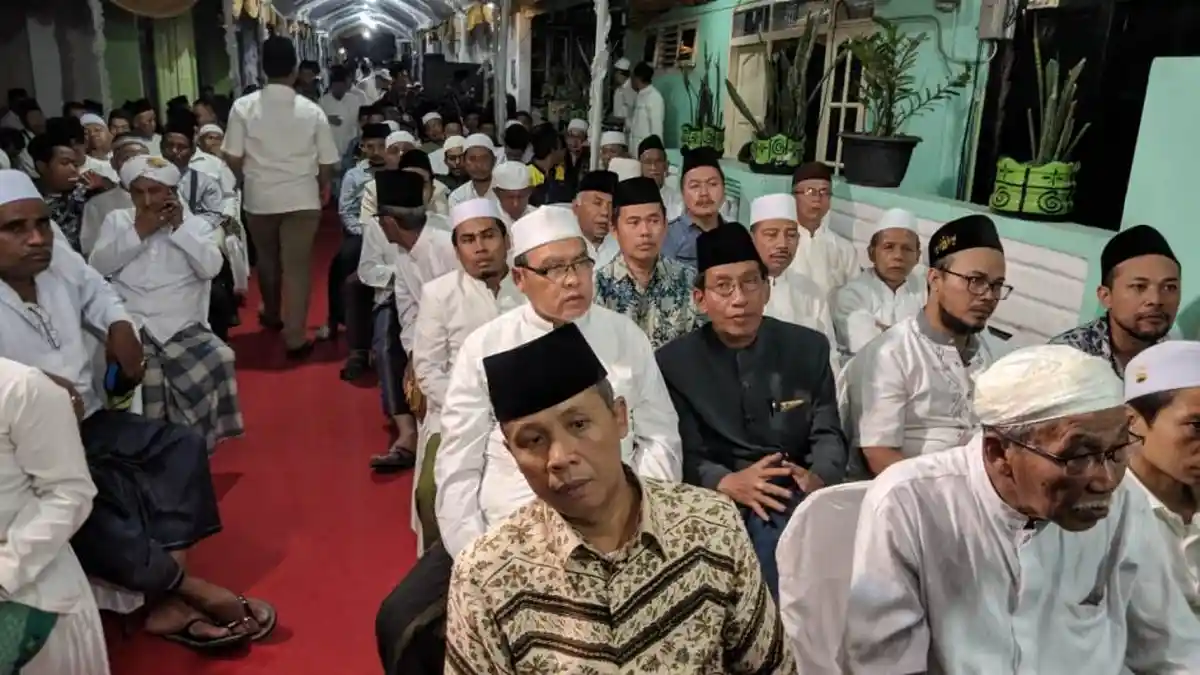 40 Hari Wafatnya Mbah Moen, Lautan Manusia di Komplek Ponpes Al Anwar Sarang Rembang