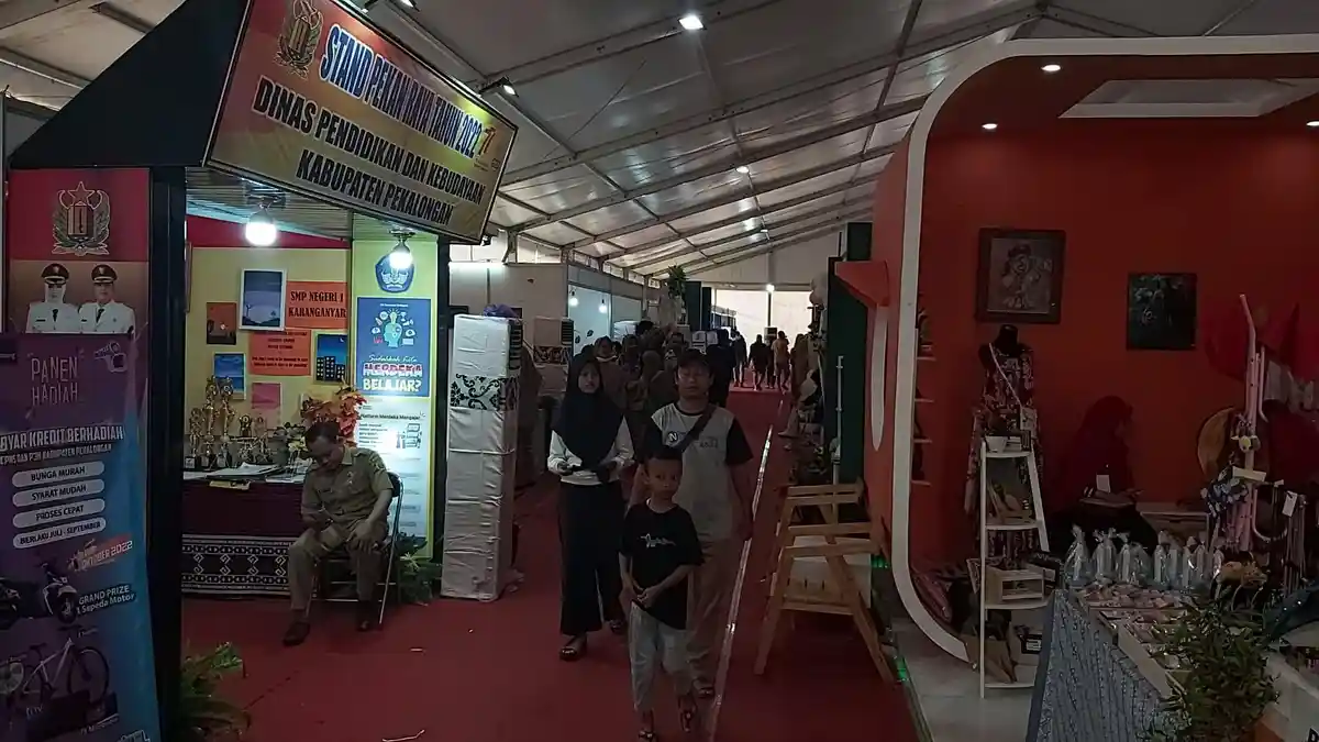 Ratusan Stan Meriahkan Hybrid Expo Pekan Raya Kajen (PRK) 2022 ...