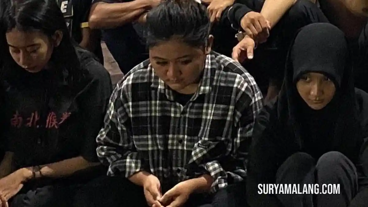 Tampang 18 Tukang Pencak, Termasuk 6 Wanita, Keroyok 1 Pemuda dan Rusak Warung di Gresik