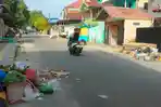 Sampah-berserakan-hingga-pinggir-di-Jl.jpg