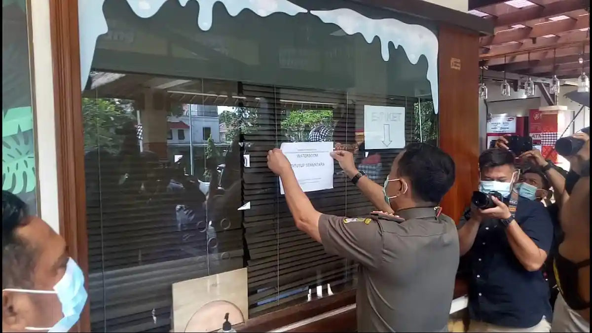 Polisi Periksa Dua Manajemen Waterboom Lippo Cikarang karena Melanggar Protokol Kesehatan