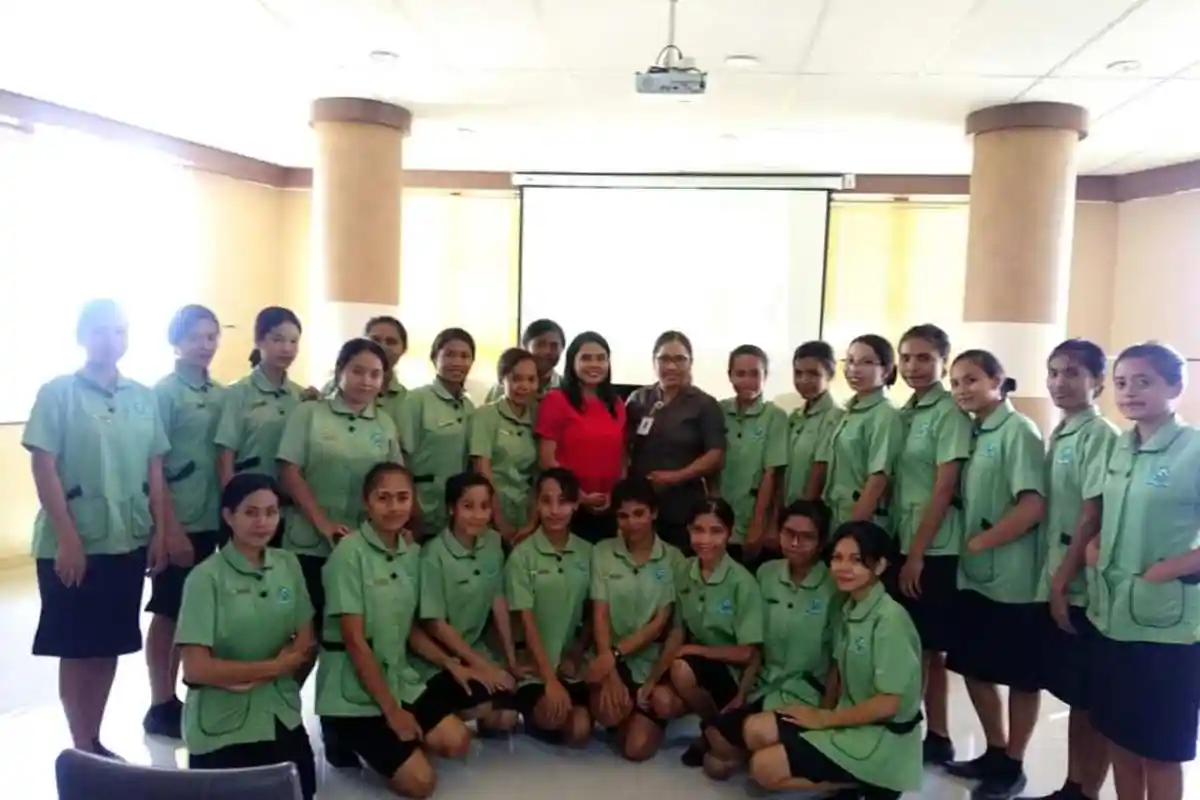 Bentuk Kepribadian dan Pelayanan Prima, Bidan UCB Kupang Dibekali Axcel Pro