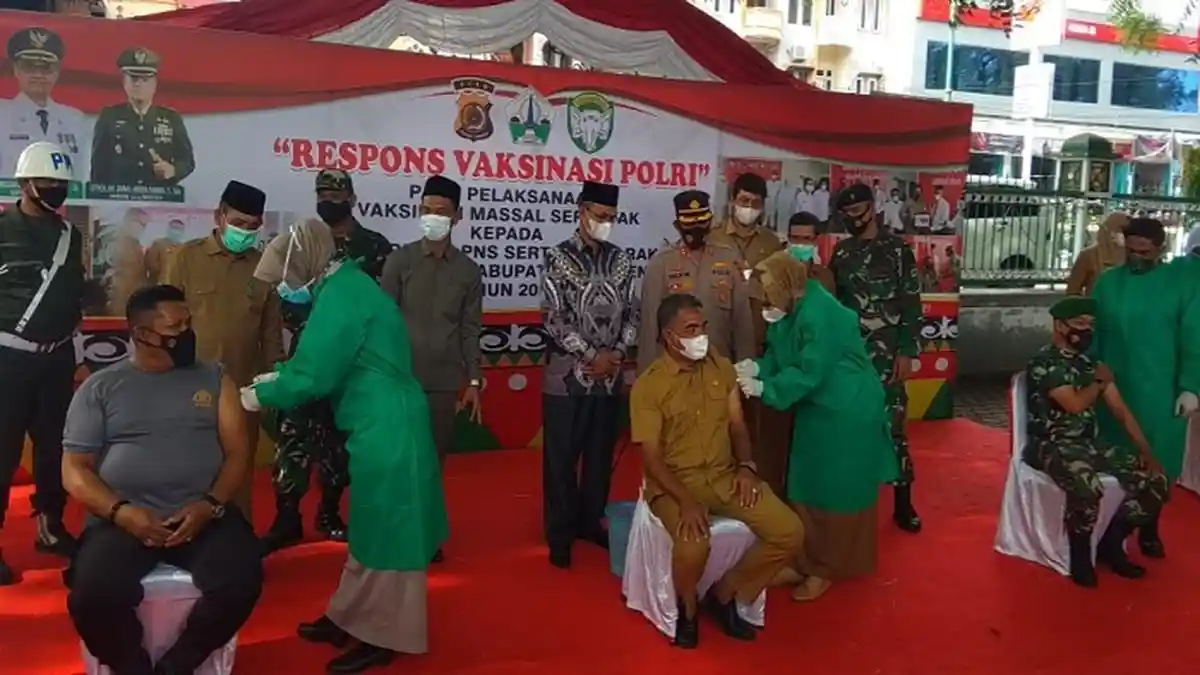 Muzakkar Apresiasi Kerjasama Team Work 24 Jam Gelar Vaksinasi Massal