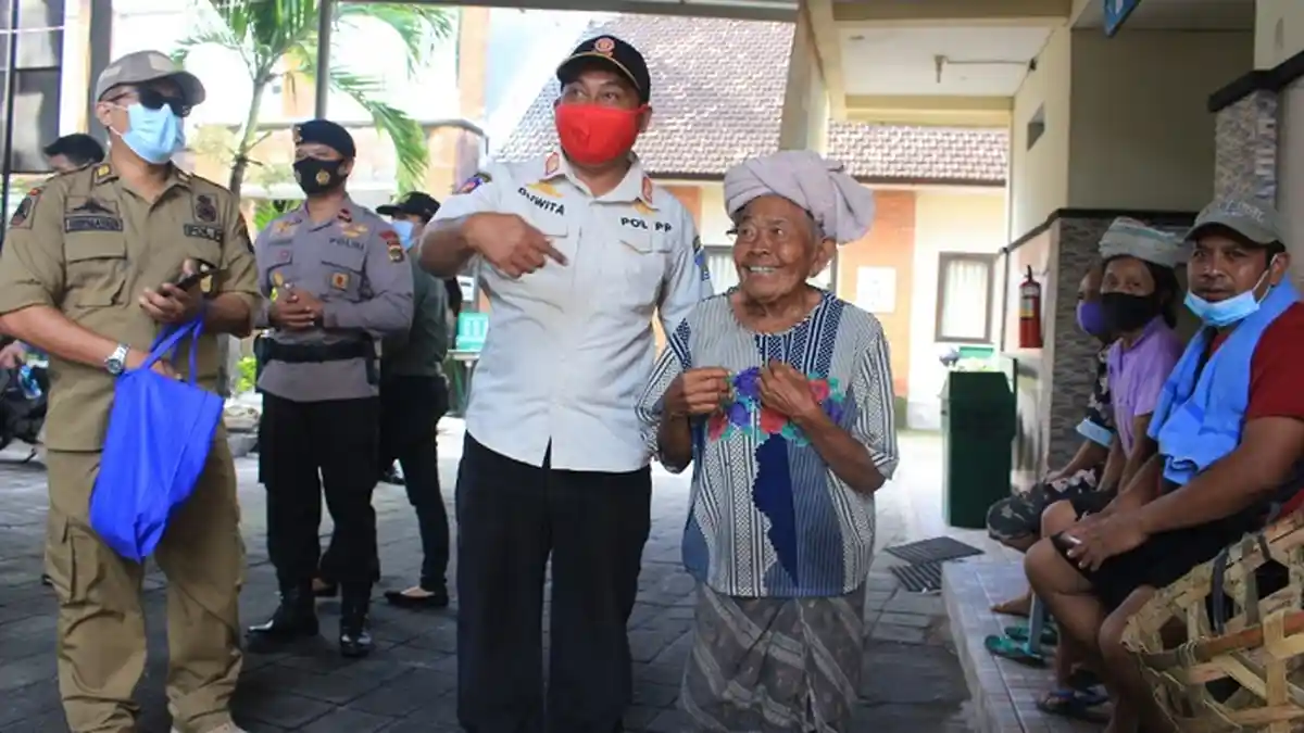 Agar Capai Zona Hijau, Tim Pemburu Pelanggar Prokes Terus Sambangi Pasar Tradisional di Denpasar