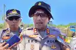 Kapolres-Lombok-Tengah-AKBP-Eko-Yusmiarto-saat-pengosongan-Pantai-Aan.jpg
