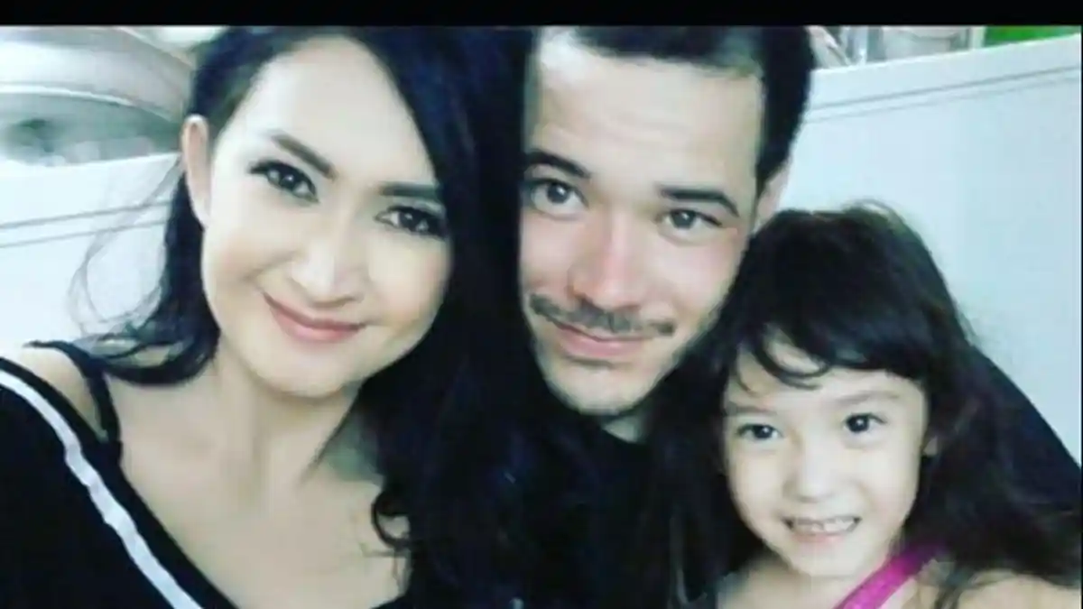 Perselisihan Nafa Urbach dan Zack Lee Terjadi Sejak Anak Mereka Dalam Kandungan