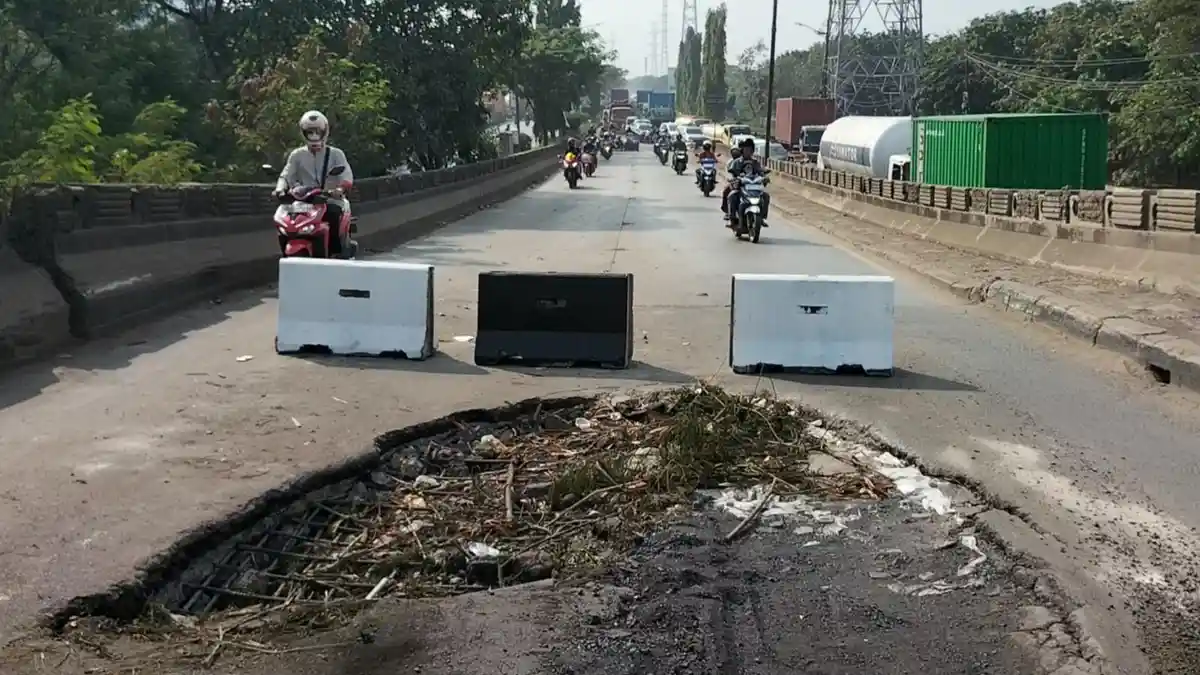 Dinas Bina Marga DKI Mulai Kerjakan Perbaikan Jembatan Marunda yang Amblas