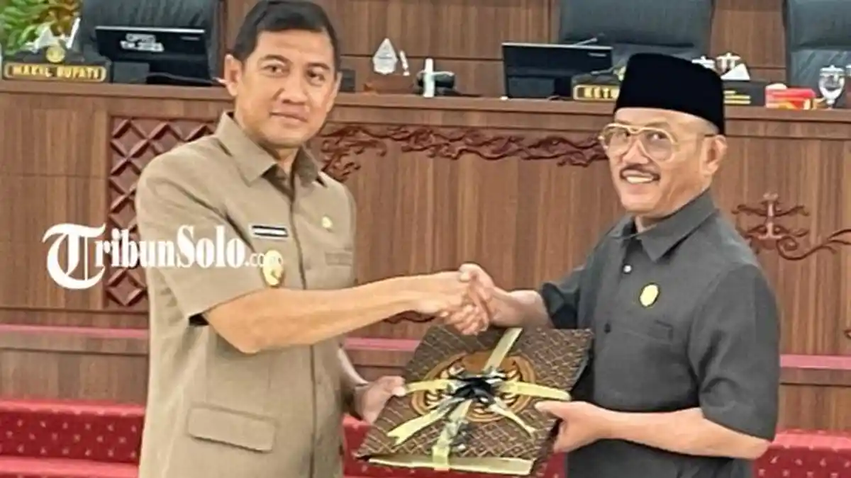 Wabup Sapto Sampaikan Nota Pengantar Raperda Perubahan Pajak dan Retribusi di Rapat DPRD Sukoharjo