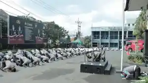 sujud-massal-di-Polresta-Malang-Kota.jpg