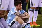 lionel-messi-terduduk-lesu_20160629_071241.jpg