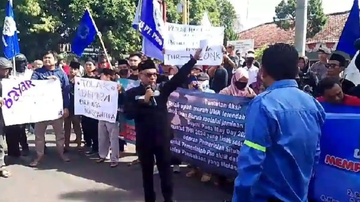 Peringati May Day 2024, Ratusan Buruh di Situbondo Turun ke Jalan, Tolak Upah Murah