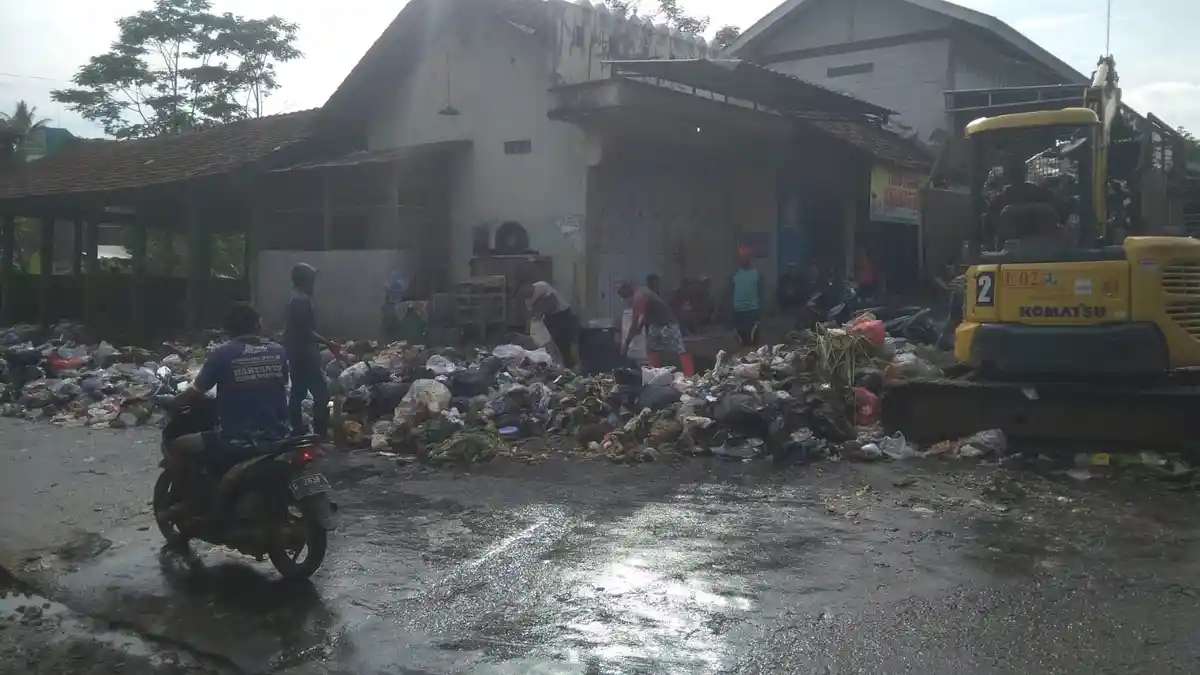Sampah Pasar Jadi Beban, DLH Batang Minta Tiap Pasar Punya TPS Sendiri