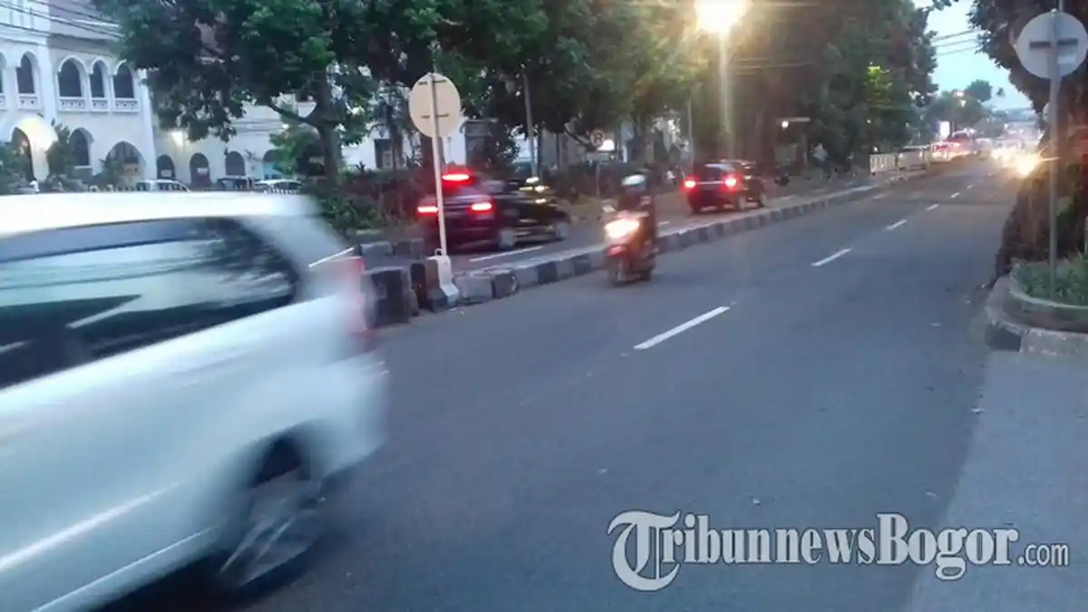 Jalan Kapten Muslihat Arah Stasiun Bogor Petang Ini Ramai Lancar