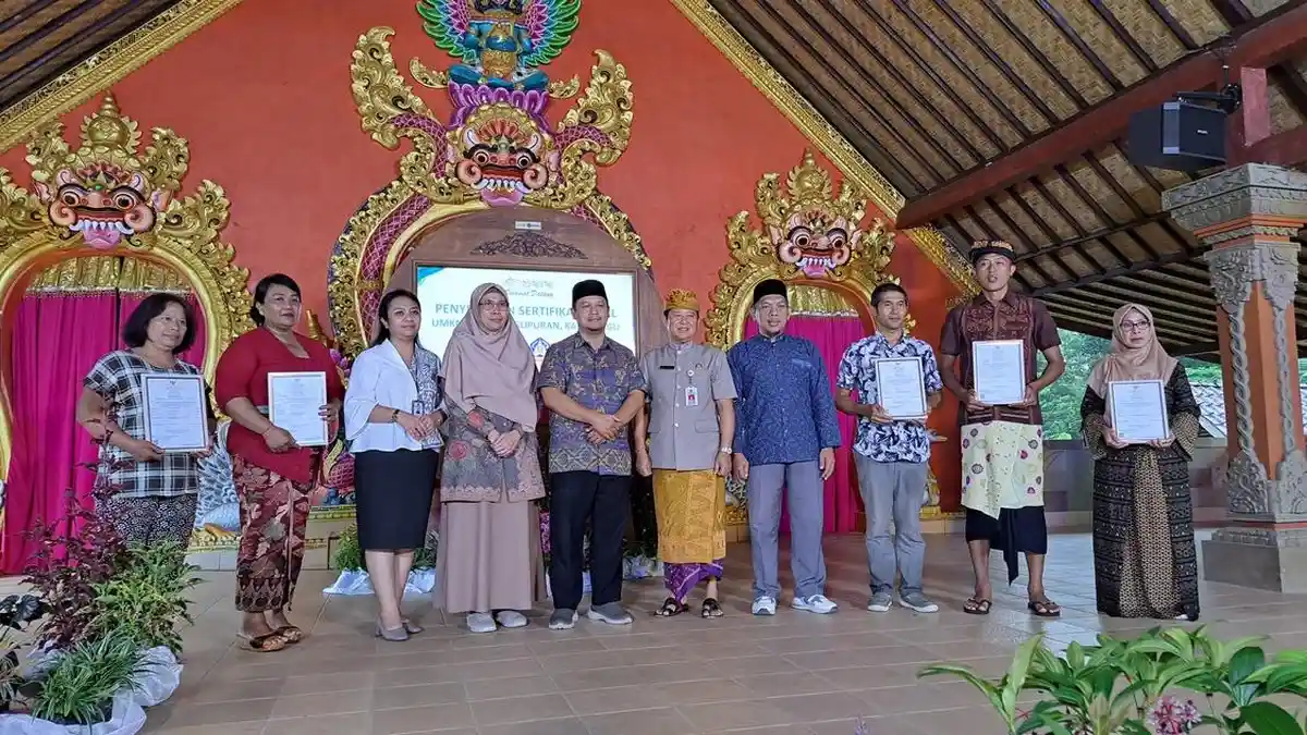 Ratusan Pelaku Usaha Bangli Terima Sertifikat Halal MUI