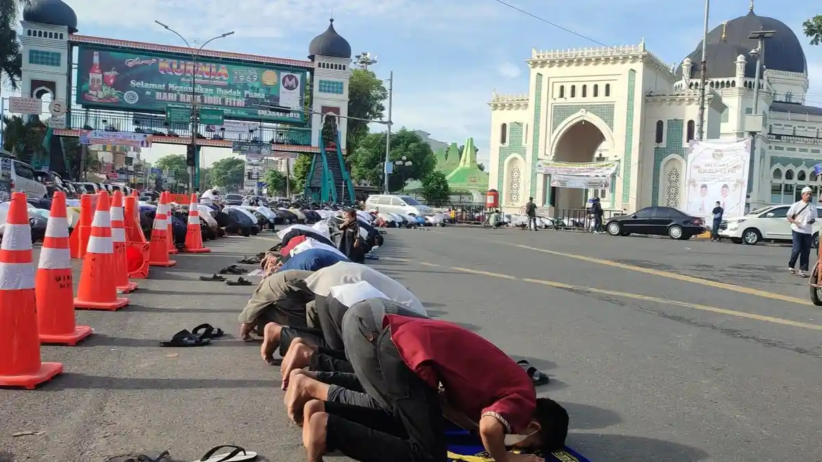 Ratusan Jamaah Salat Ied di Masjid Raya Al-Mahsun, Warga Senang Bisa Ramai Kembali