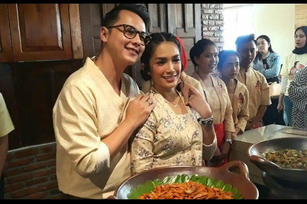 Andhika Pratama Jadi Alasan Ussy Sulistiawaty Rutin Masak Sendiri