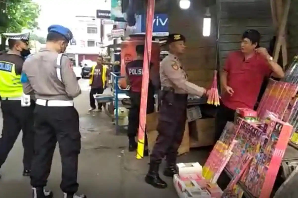 Jelang Pergantian Tahun Baru 2023, Polres Metro Lampung Razia Petasan dan Kembang Api