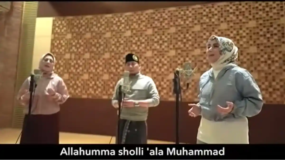 Kang Ujang Busthomi Lantunkan Sholawat untuk Usir Setan Belek Bersama Cici Paramida dan Siti KDI