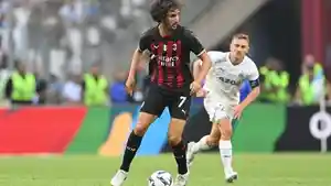 Gelandang-AC-Milan-Yacine-Adli-Stefano-Pioli-menua.jpg