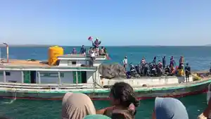 KM-Motor-Laut-Dausa-Kecil-tanimbar.jpg
