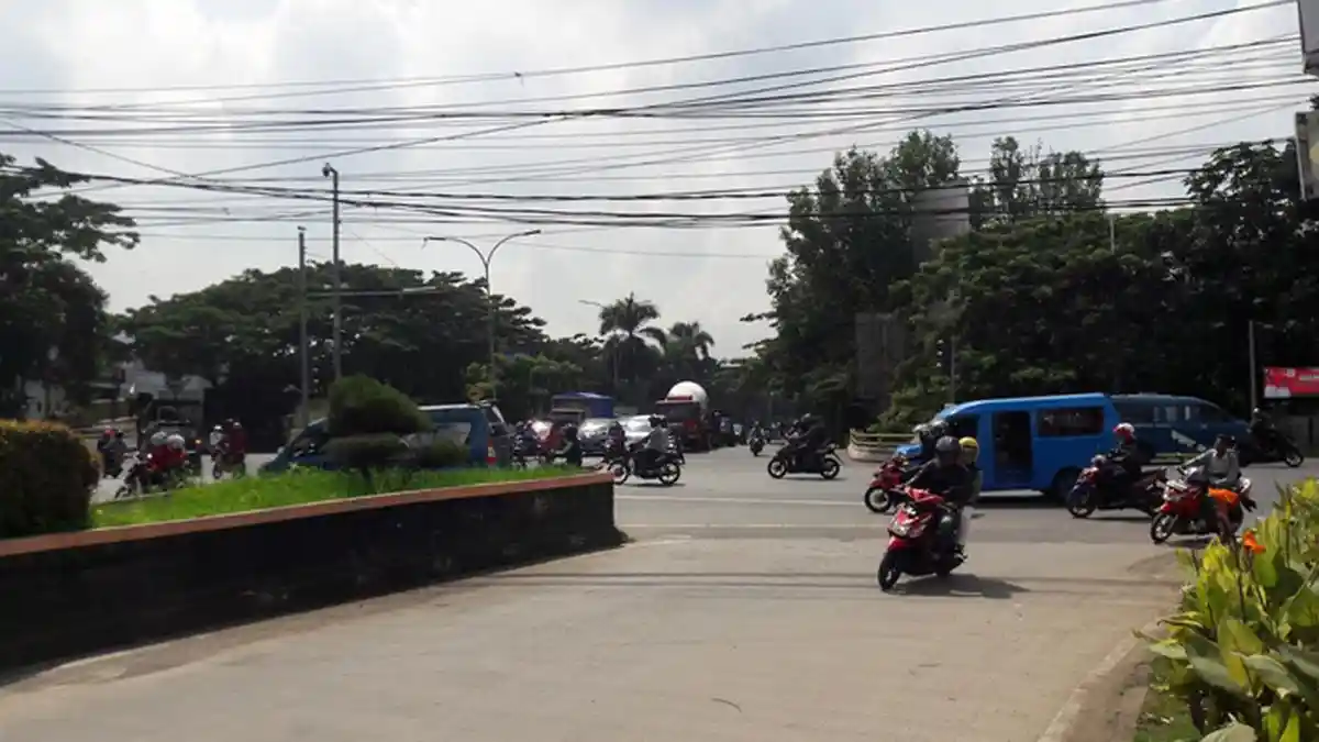 Lalu Lintas Di Simpang Sentul Bogor Pukul 10.30 WIB Ramai Lancar