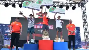 Suasana-penyerahan-hadiah-kepada-para-juara-di-kawasan.jpg