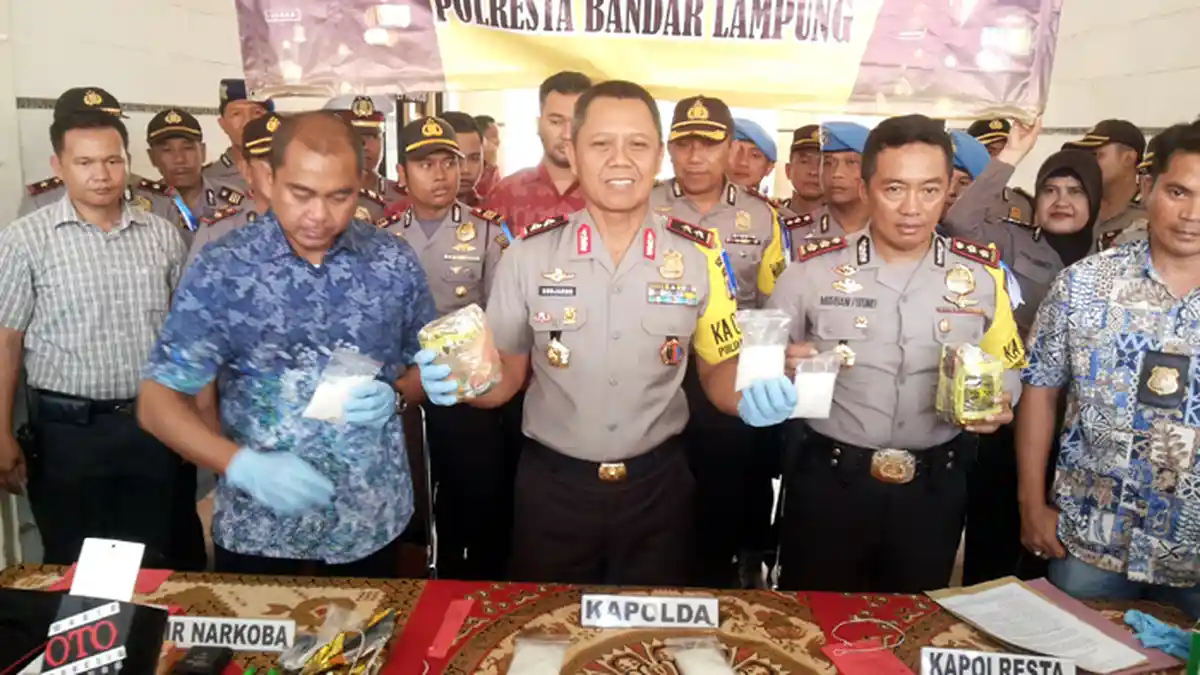 Polisi Tembak Bandar Narkoba di Rumah Kontrakannya