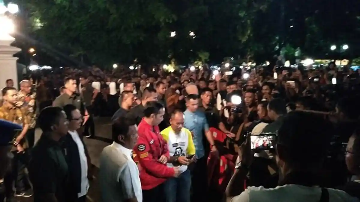 Jokowi Bersama Warga Saksikan Pesta Kembang Api Sambut 2020 di Malioboro