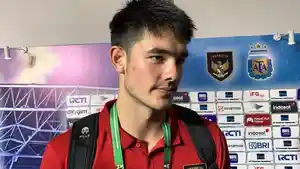 Hasil-FIFA-Matchday-Indonesia-vs-Argentina-Kata-Elkan-Baggott-Usai-Tukar-Jersey-dengan-Romero.jpg