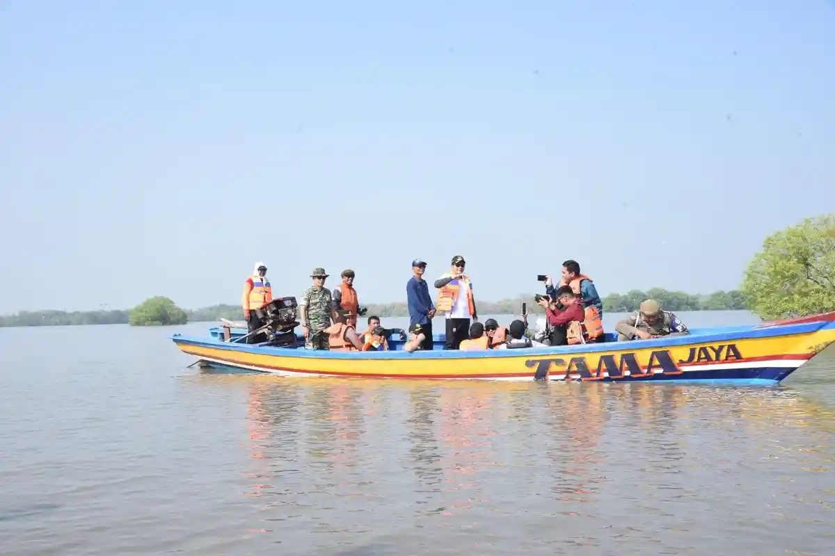 Dua Ribuan Hektar Tambak di Sidoarjo Berubah Jadi Lautan