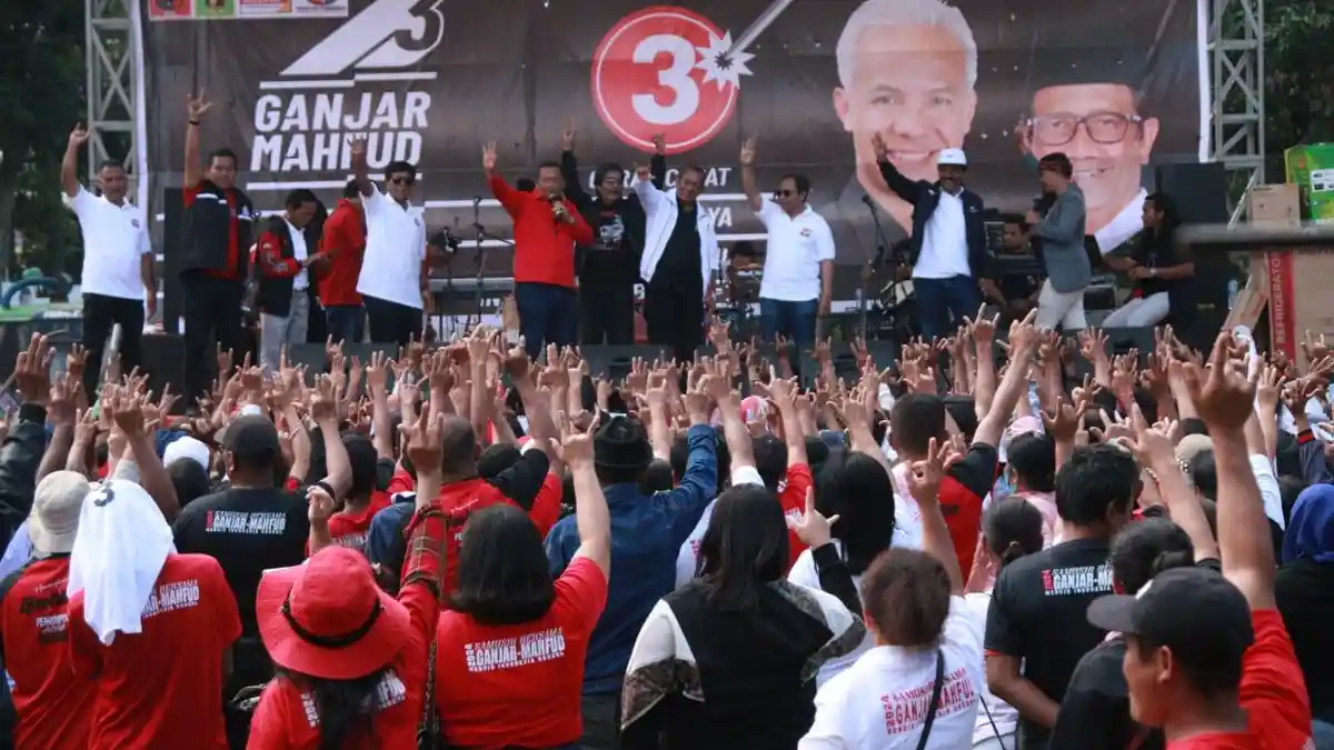 Kampanye Akbar Ganjar-Mahfud di Samosir Hadir Ribuan Warga, Rapidin: KTP Sakti 1 Keluarga 1 Sarjana