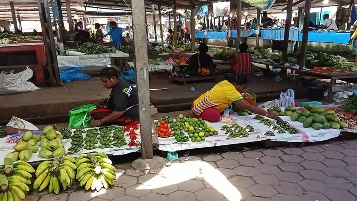 Buah Mangga Mulai Melimpah di Pasar Kenangan Ransiki Manokwari Selatan