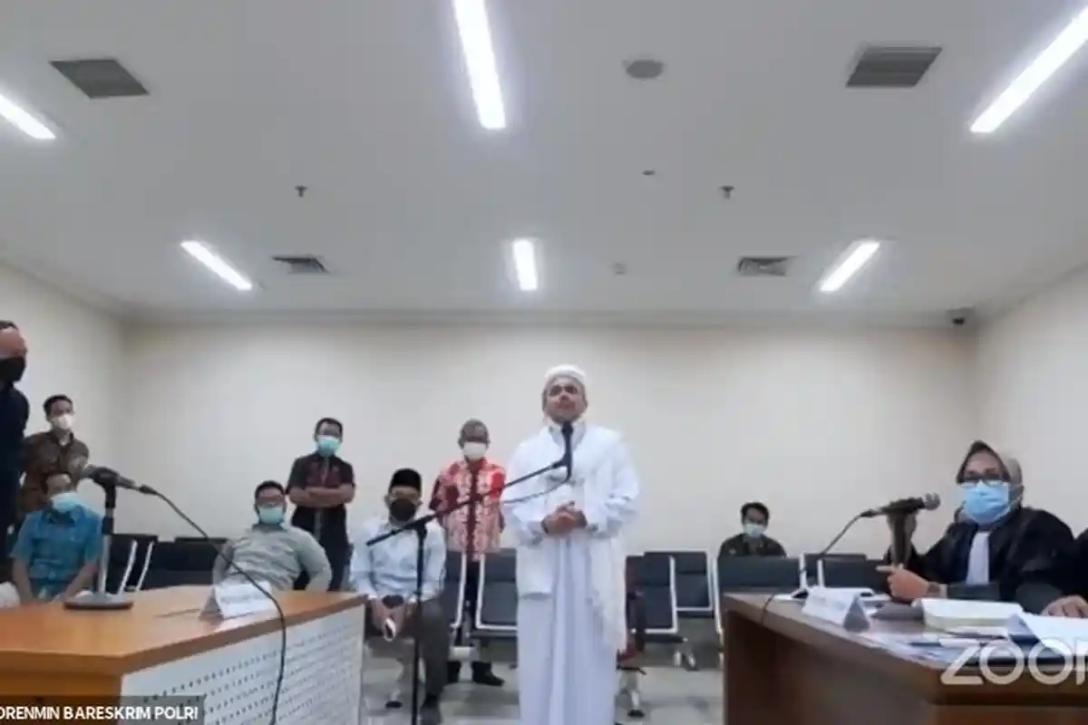 Rizieq Shihab Bawa Nama Koruptor saat Tolak Sidang Online, Majelis Hakim: Maaf Ya Habib, Itu Beda