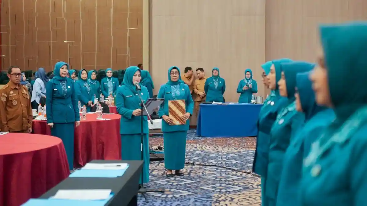 Lantik 6 Ketua TP PKK Kecamatan, Andi Tenri Indah Tekankan Integritas dan Pengabdian - Tribun-timur.com