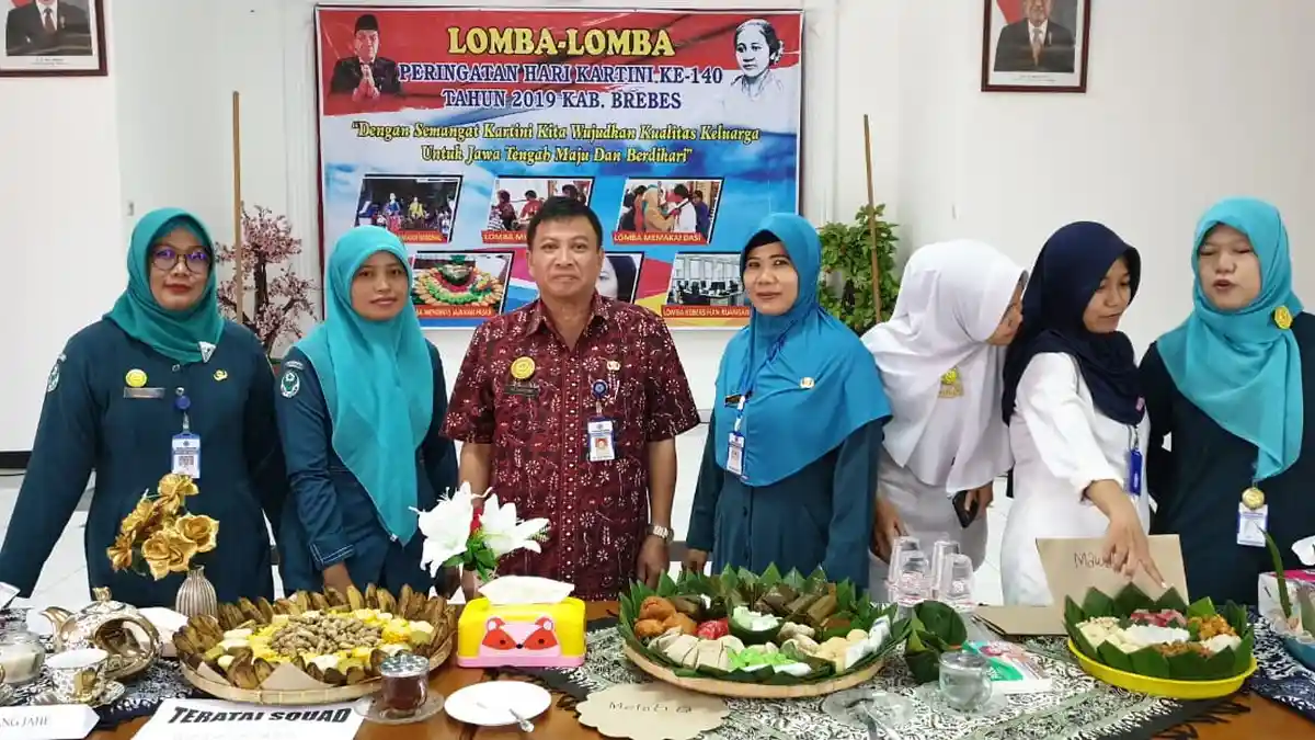 Lomba Merias Diri Tanpa Cermin Meriahkan Hari Kartini di RSUD Brebes