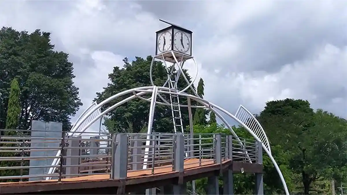 Belum Setahun Dibangun, Jam Taman Kota Bangko Sudah Mati
