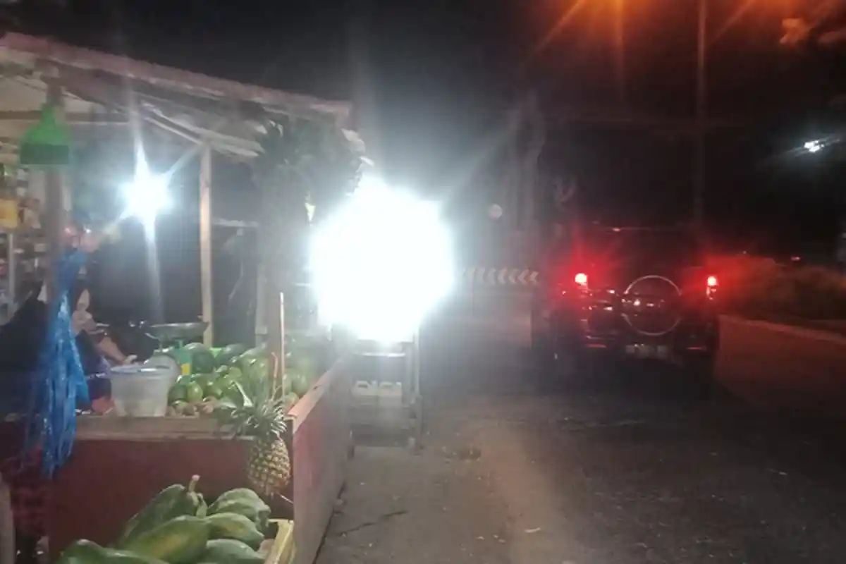 Nasib Pedagang Buah dengan PPKM Level 4: Omzet Turun, Diburu Rentenir