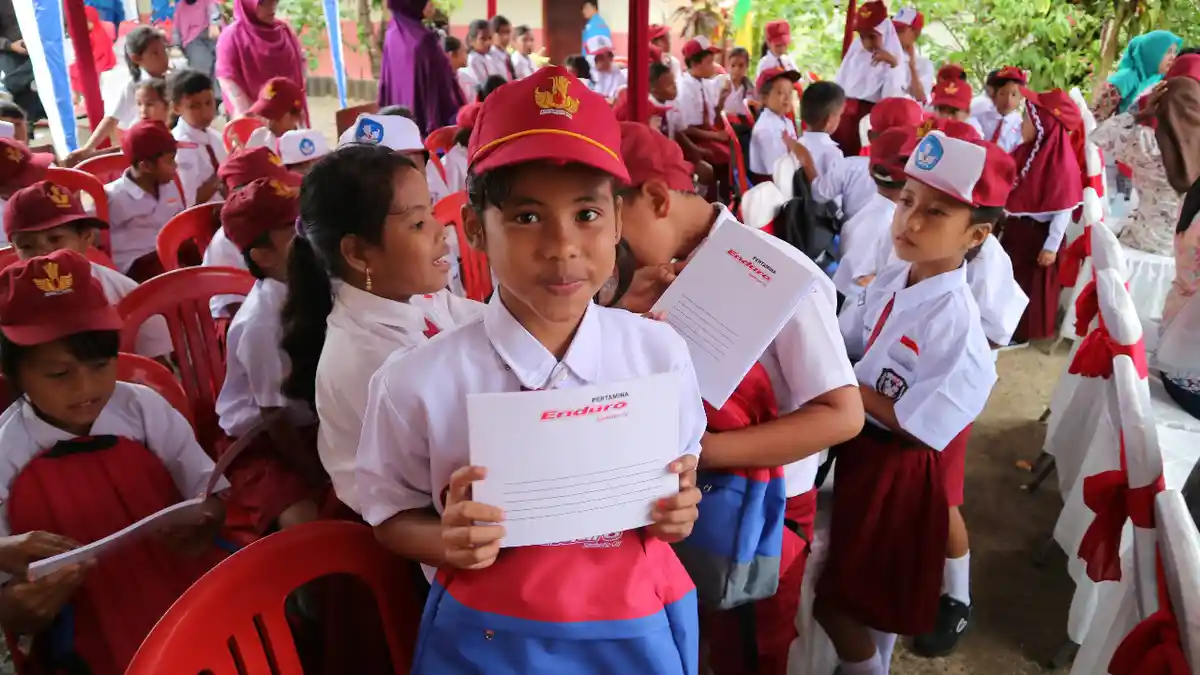 Pertamina Lubricants Salurkan Sarana Pendidikan di Ambon