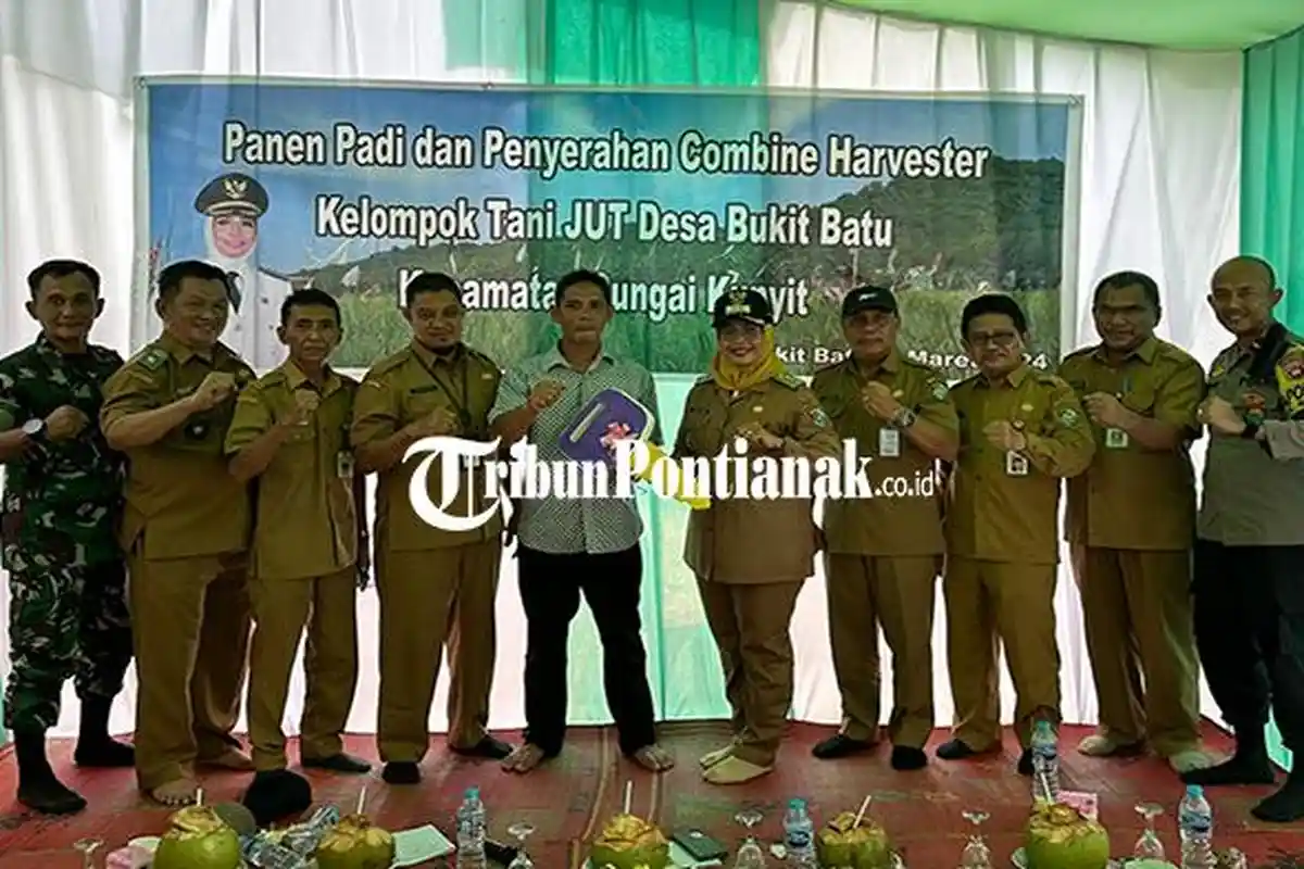Poktan JUT Desa Bukit Batu Sungai Kunyit Mempawah Terima Bantuan Combine Harvester