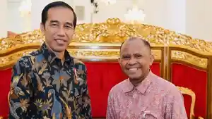 Jokowi-dan-Wilfrid-Babun-SVD.jpg