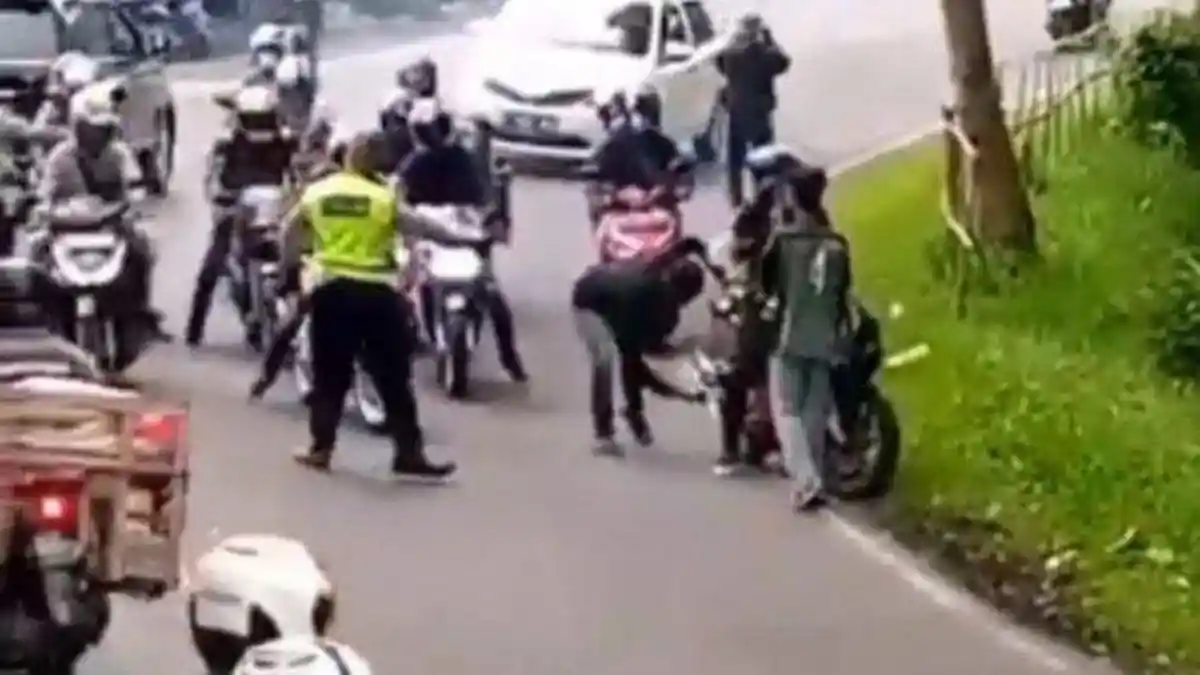 Viral Razia Knalpot Bising di Bandung, Banyak Knalpot yang Dirusak di Tempat