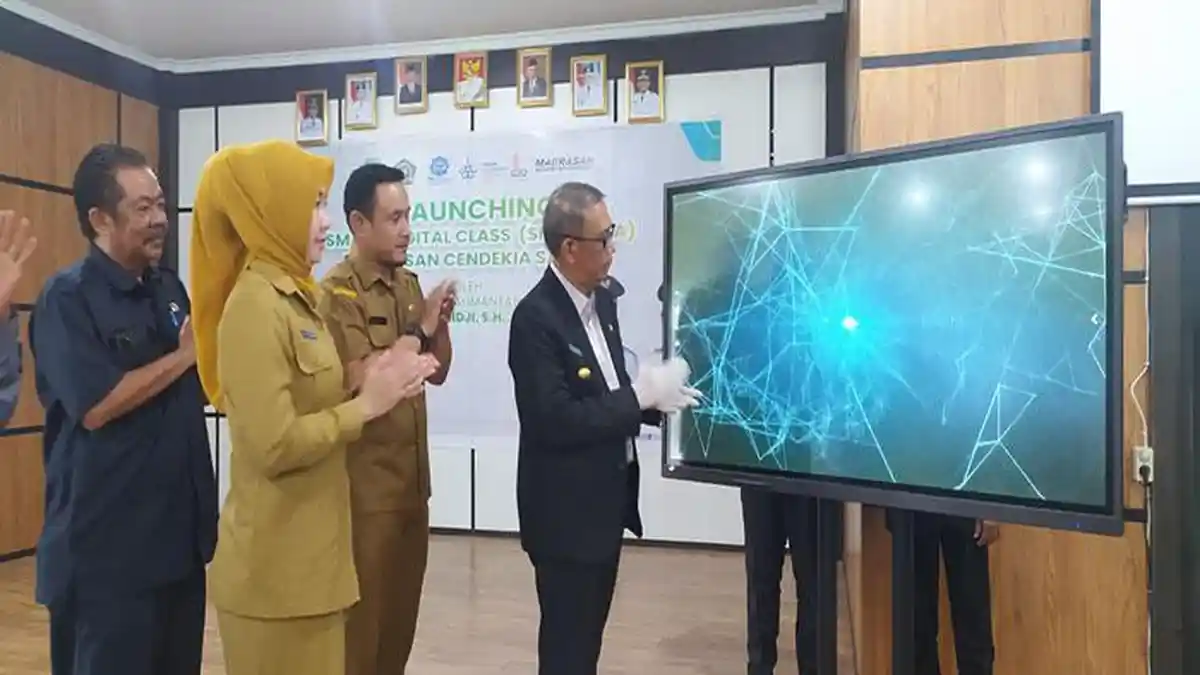 Wabup Sambas Fahrur Rofi Dampingi Gubernur Kalbar Tinjau Stand Expo