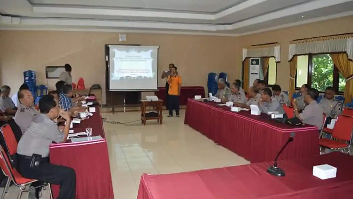 Hadapi Masa Purna Tugas, Anggota Polres Rembang Belajar Dari Peternak Cacing