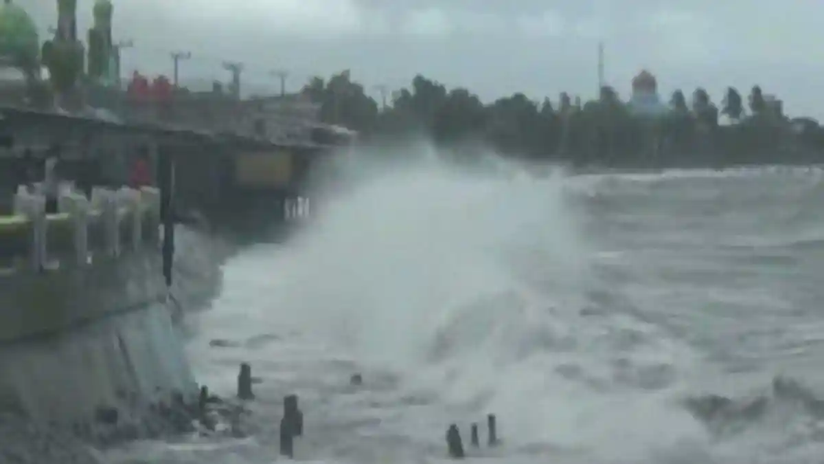BREAKING NEWS : Malam Ini, BMKG Keluarkan Peringatan Dini Gelombang Tinggi 4 Meter, Ada Typhoon