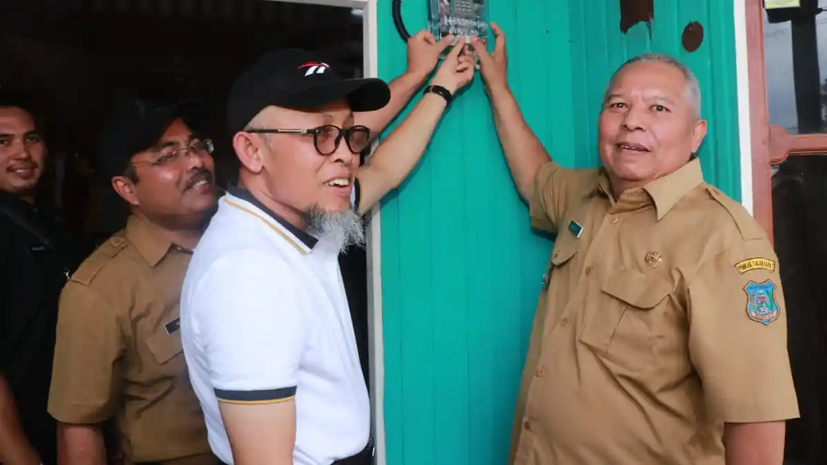 Bupati Safrial Minta PLN Aliri Listrik di Kecamatan Seberang Kota